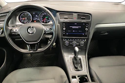 valkoinen Volkswagen Golf 2018 kuva 9.