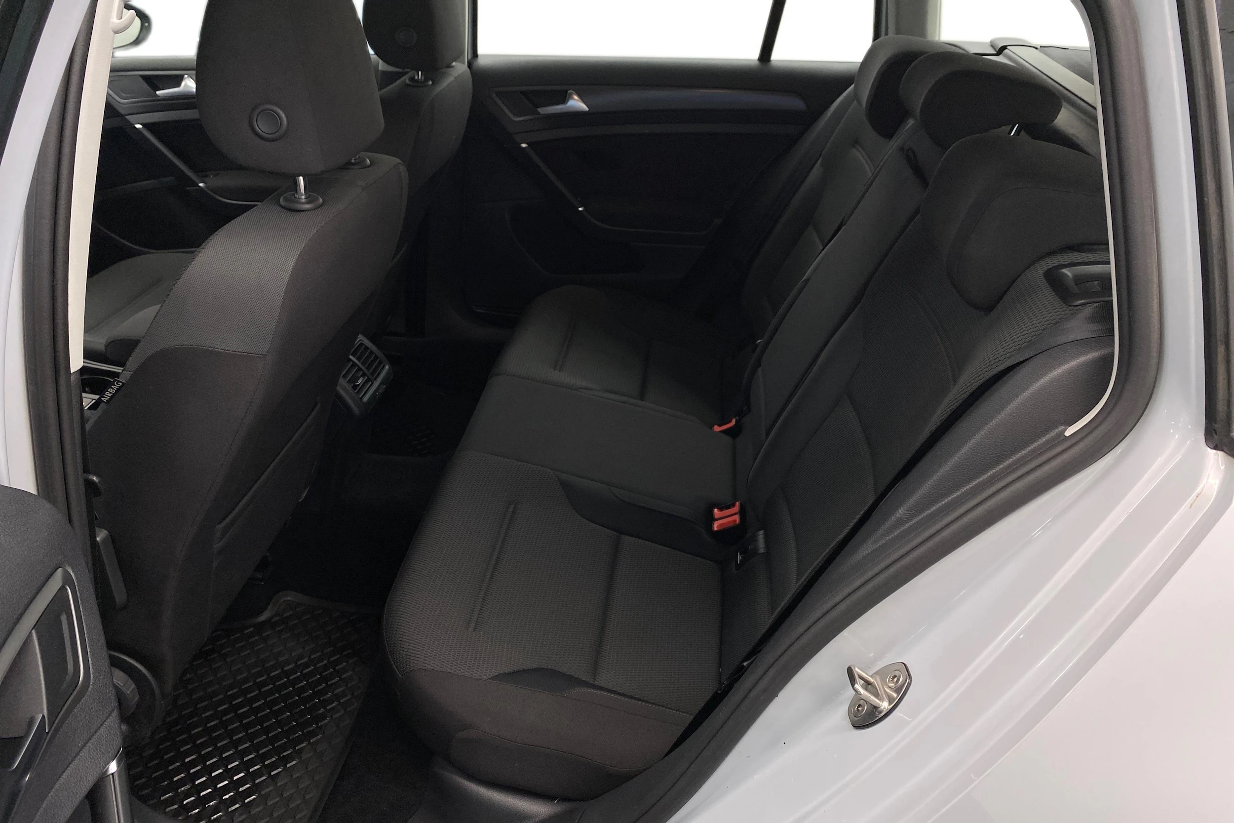 valkoinen Volkswagen Golf 2018 kuva 11.