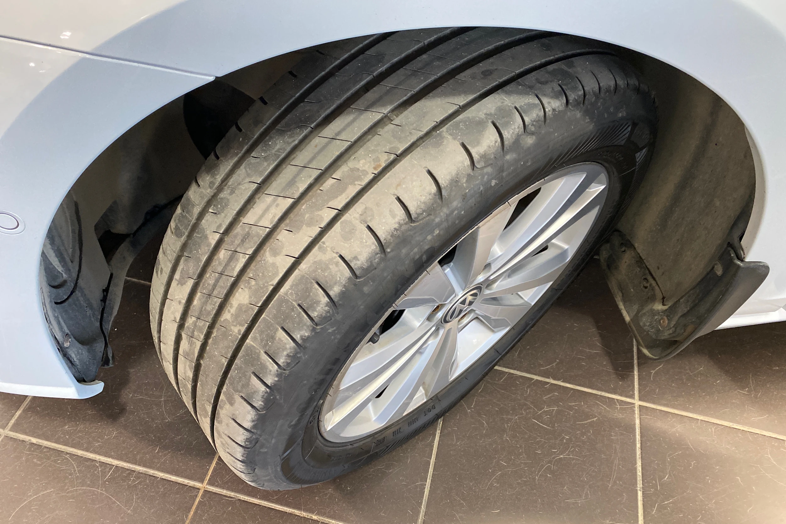 valkoinen Volkswagen Golf 2018 kuva 13.
