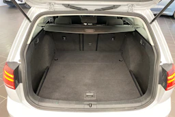 valkoinen Volkswagen Golf 2018 kuva 15.