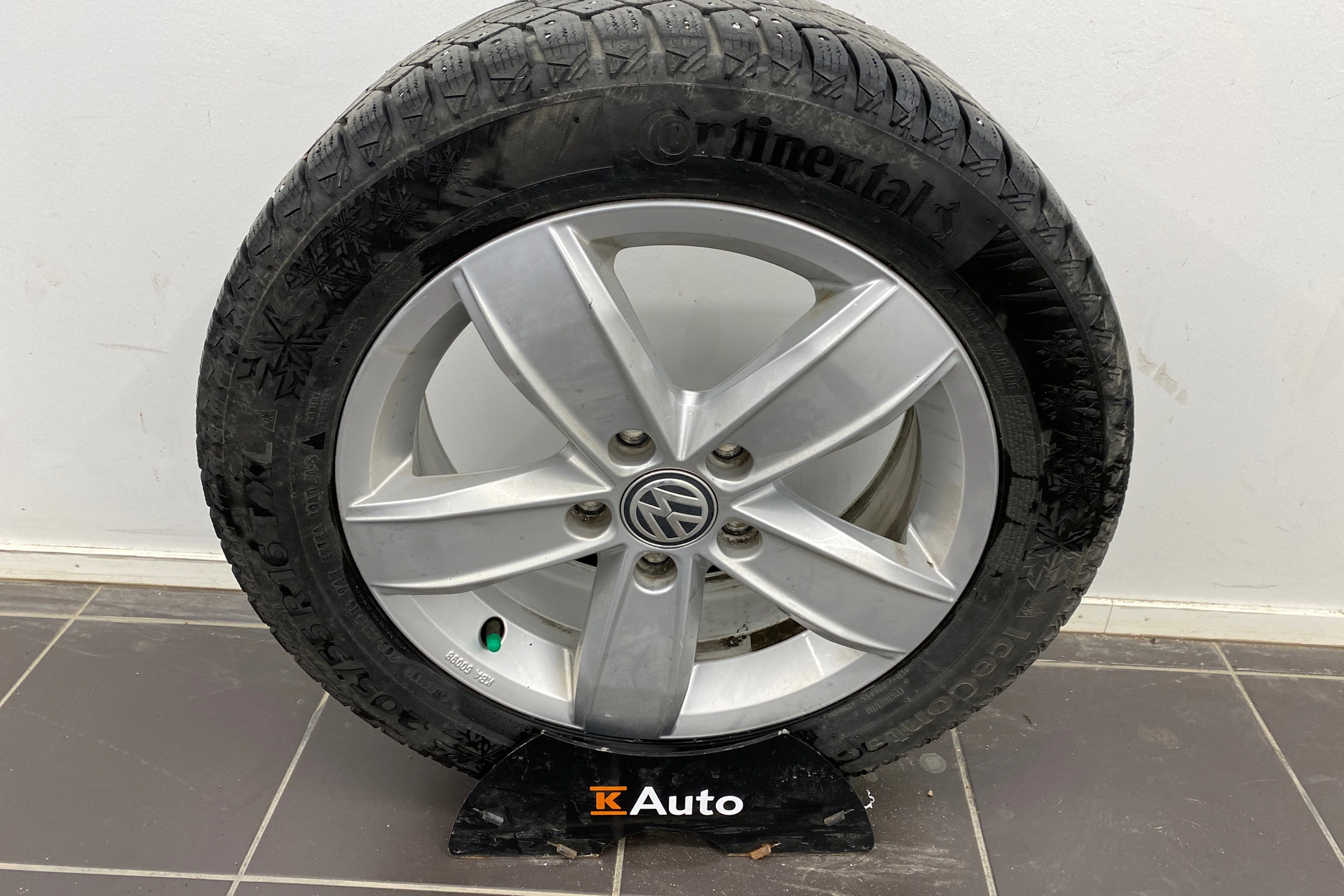 valkoinen Volkswagen Golf 2018 kuva 19.