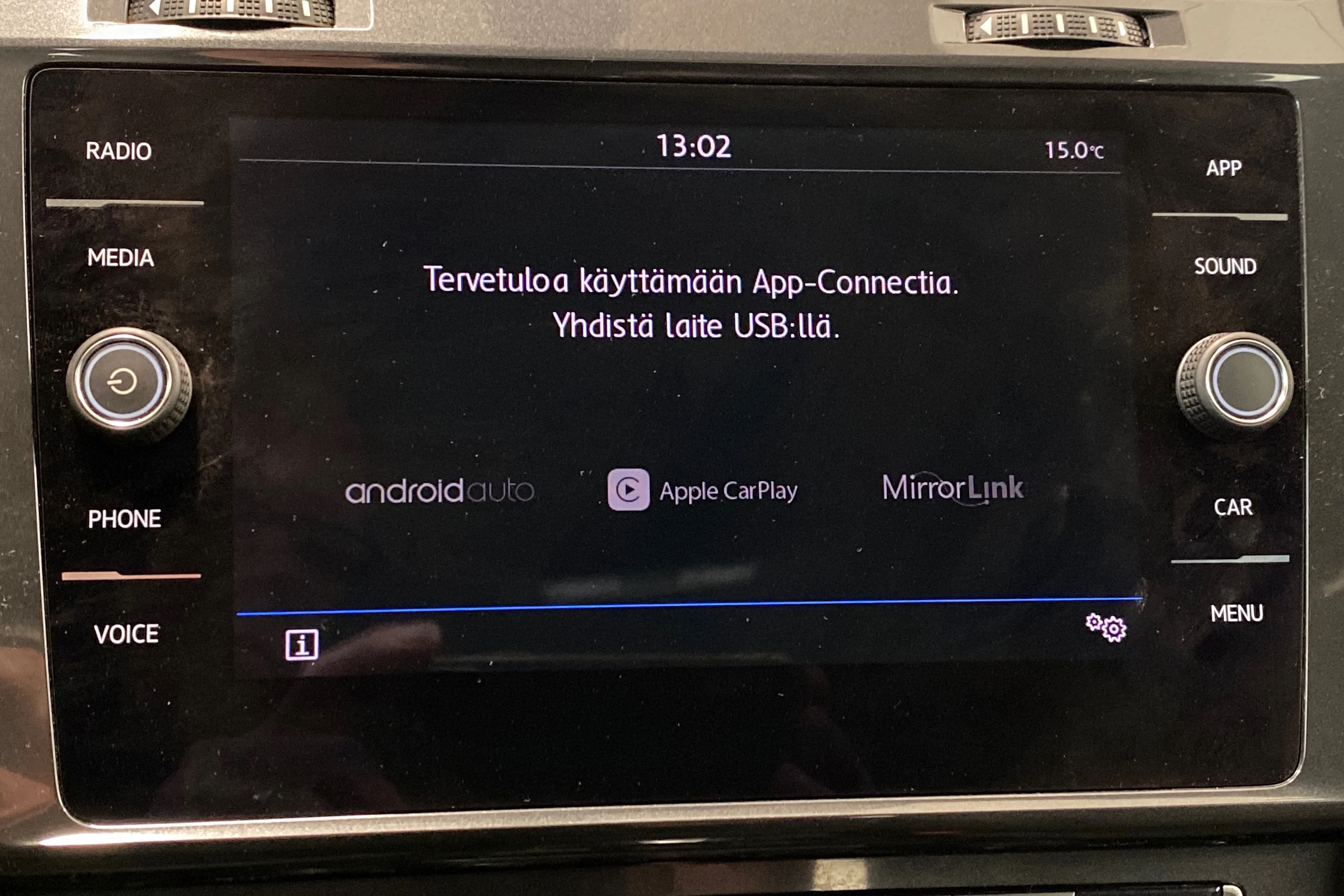 valkoinen Volkswagen Golf 2018 kuva 23.