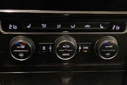valkoinen Volkswagen Golf 2018 kuva 26.