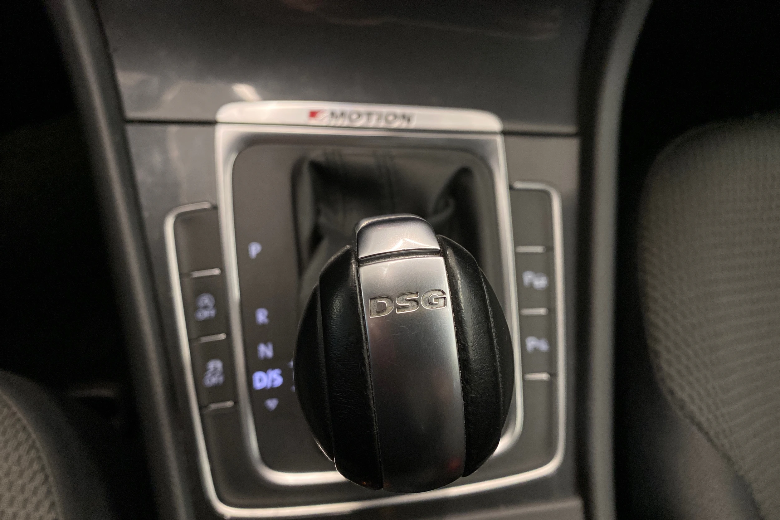 valkoinen Volkswagen Golf 2018 kuva 27.
