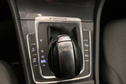 valkoinen Volkswagen Golf 2018 kuva 27.