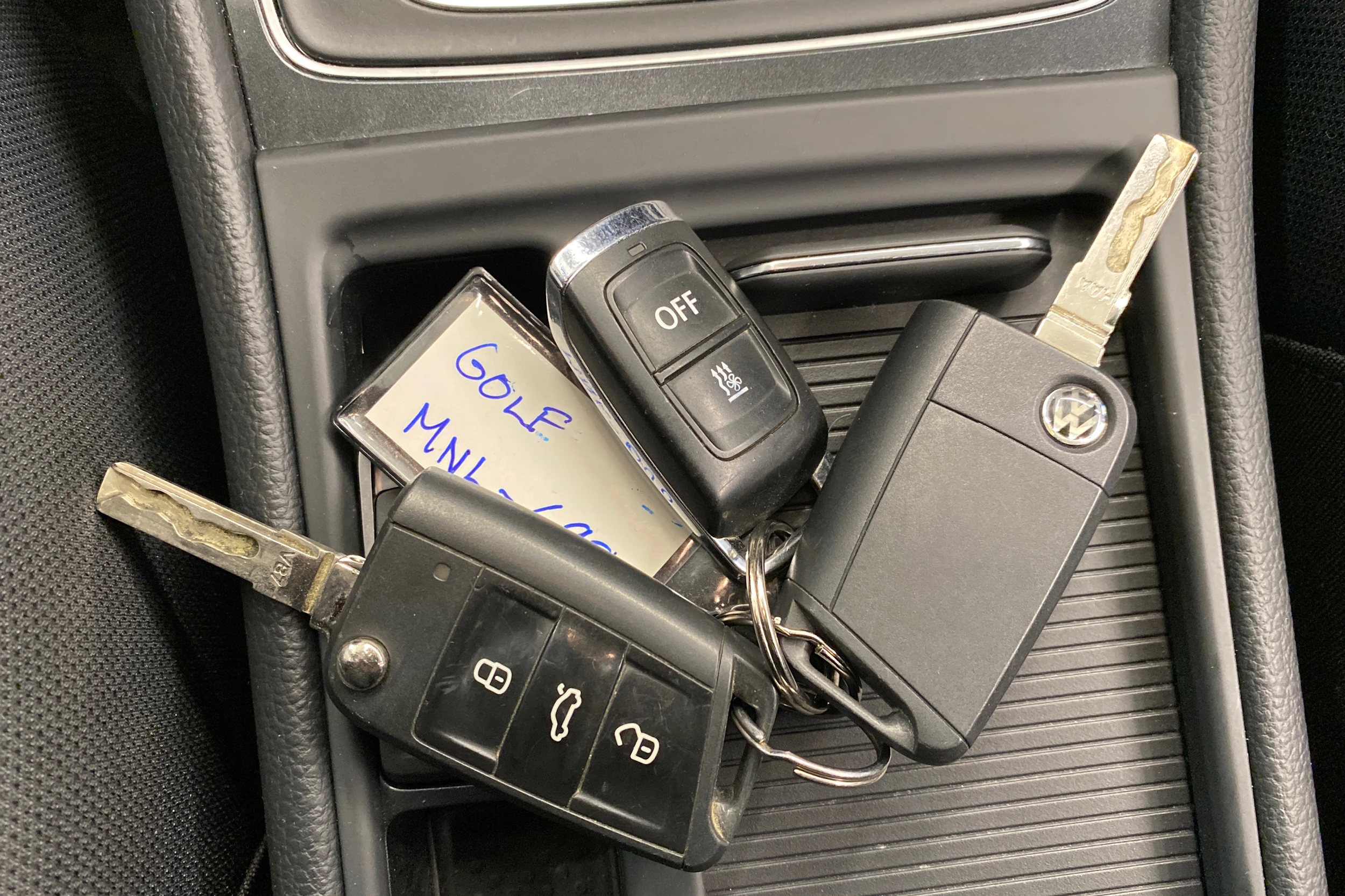 valkoinen Volkswagen Golf 2018 kuva 29.