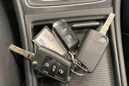 valkoinen Volkswagen Golf 2018 kuva 29.