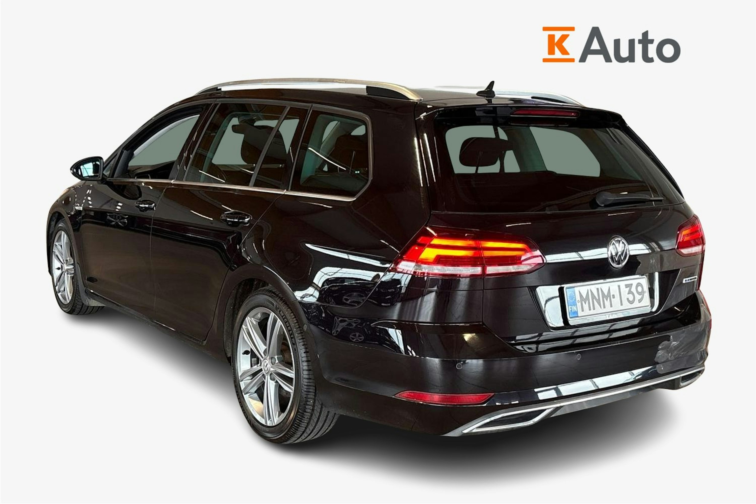 Musta Volkswagen GOLF 2018 kuva 2.