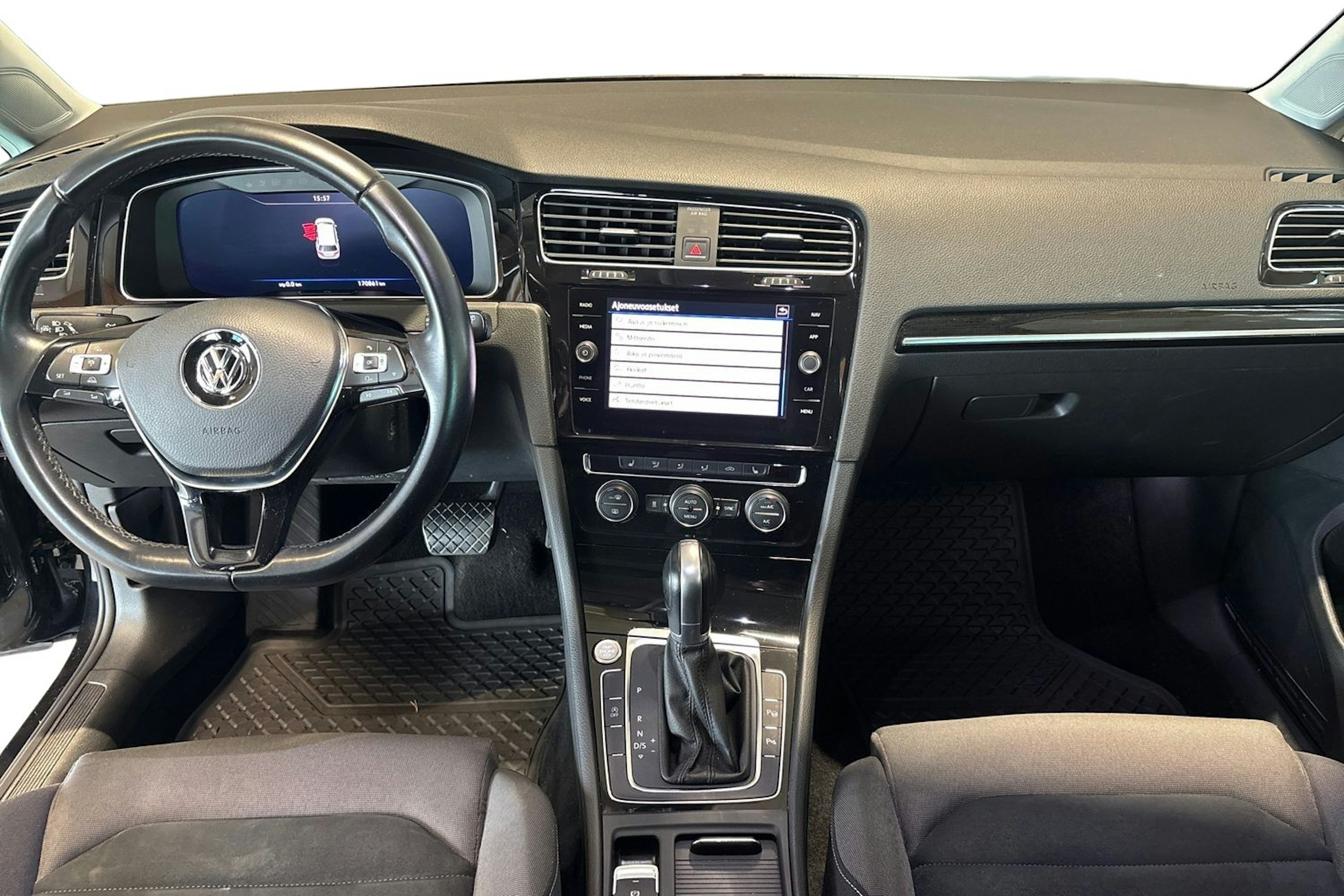 Musta Volkswagen GOLF 2018 kuva 9.