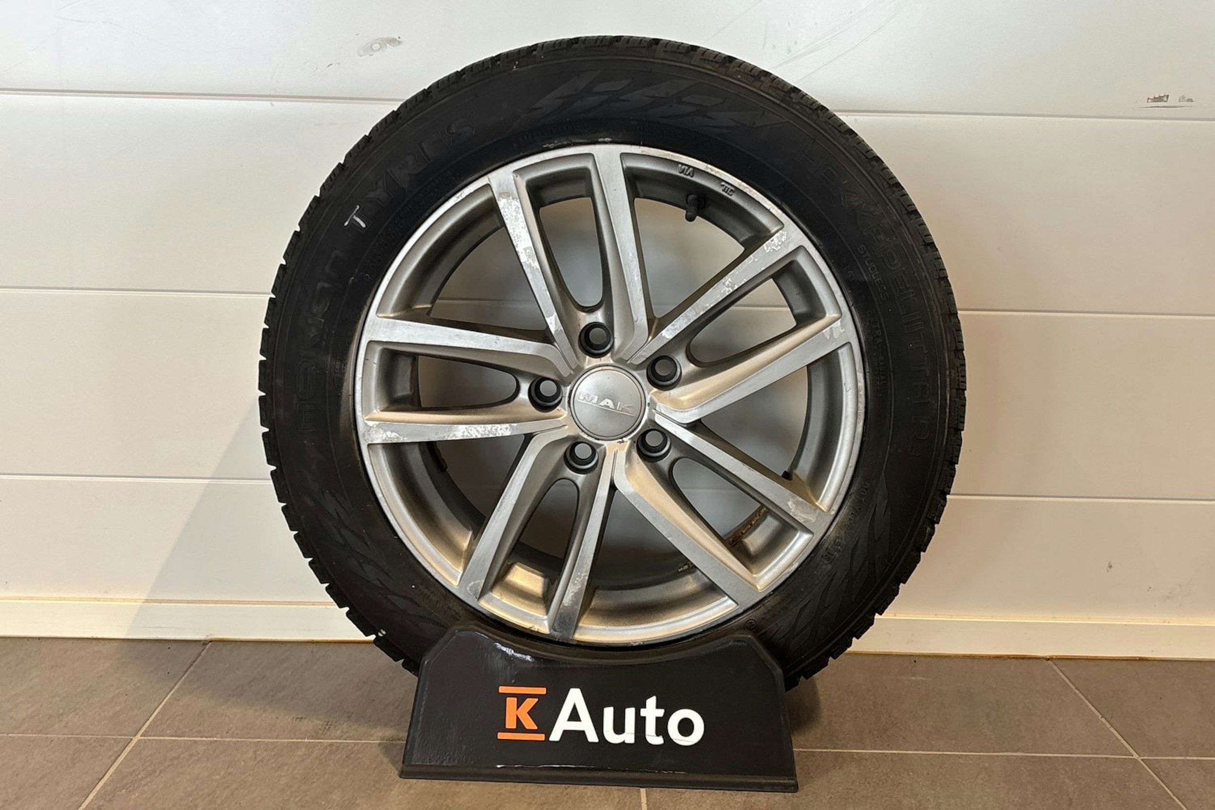 Musta Volkswagen GOLF 2018 kuva 13.