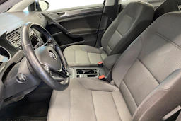 Sininen Volkswagen GOLF 2018 kuva 8.