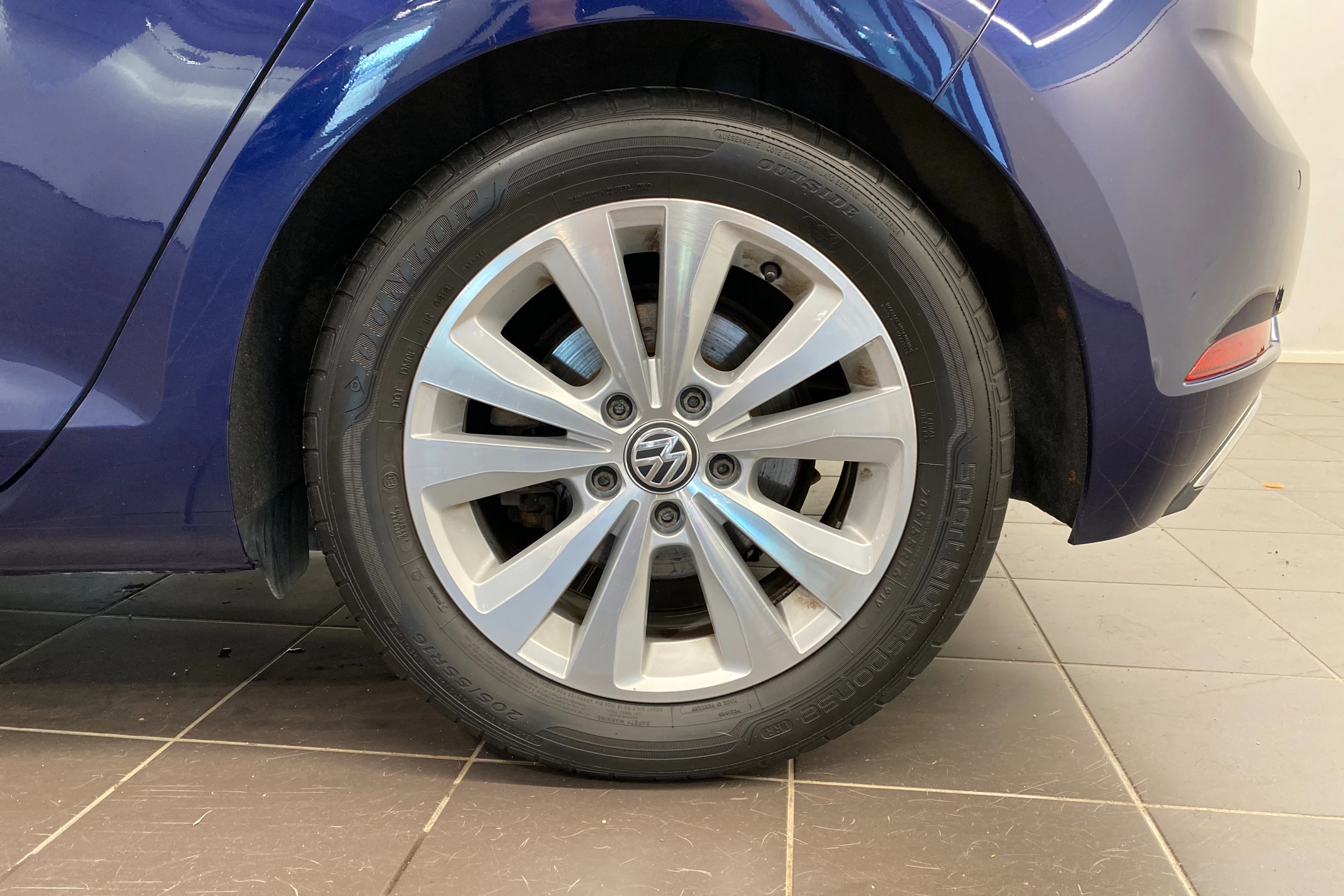Sininen Volkswagen GOLF 2018 kuva 10.