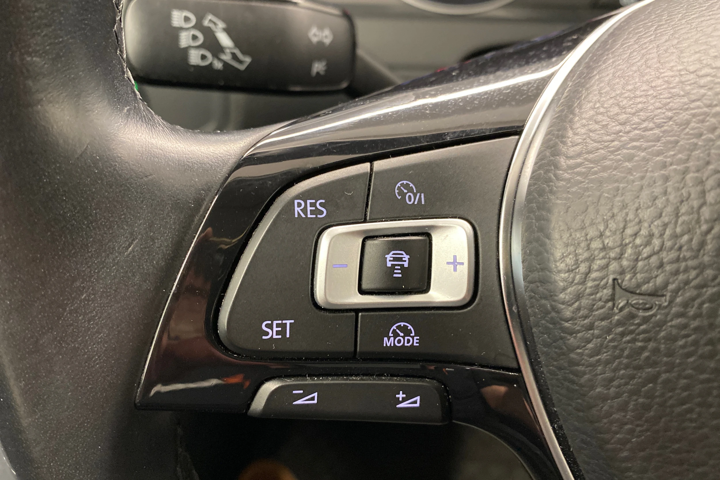 Sininen Volkswagen GOLF 2018 kuva 17.