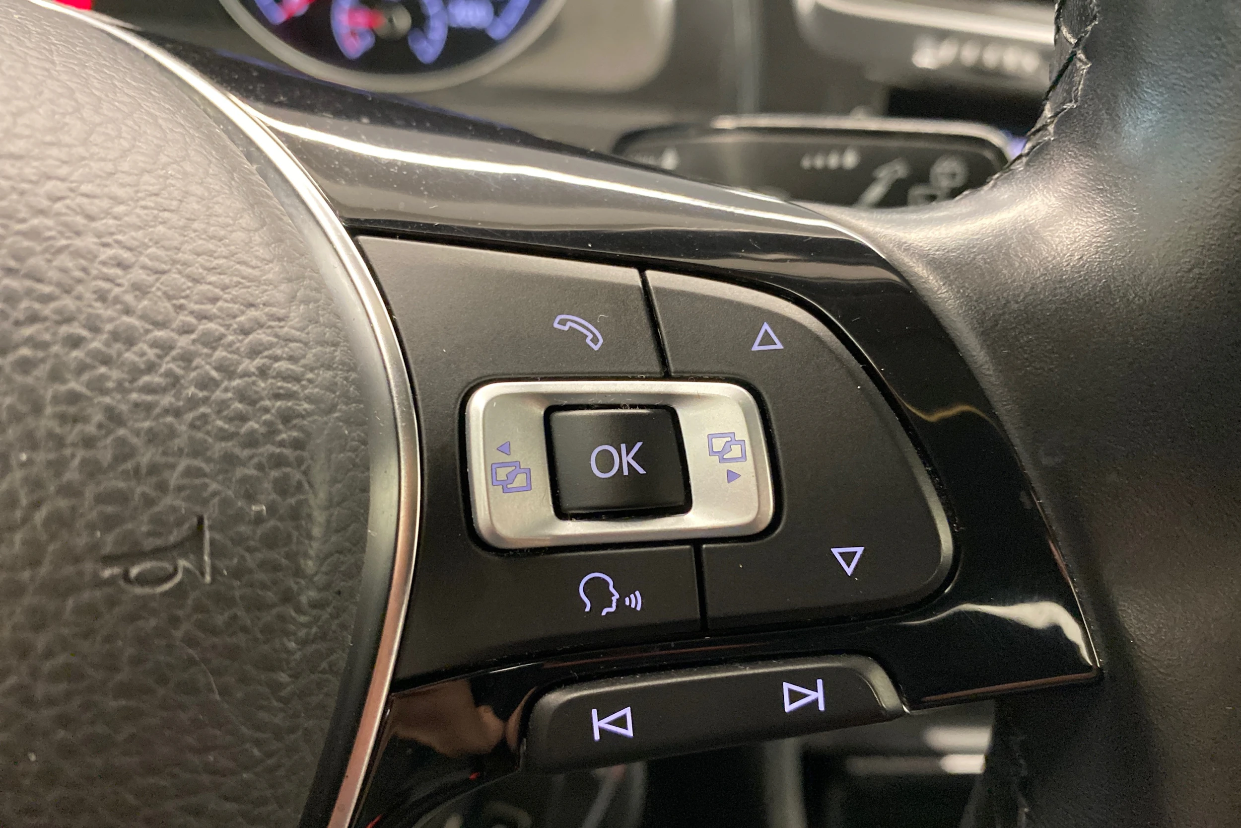 Sininen Volkswagen GOLF 2018 kuva 18.