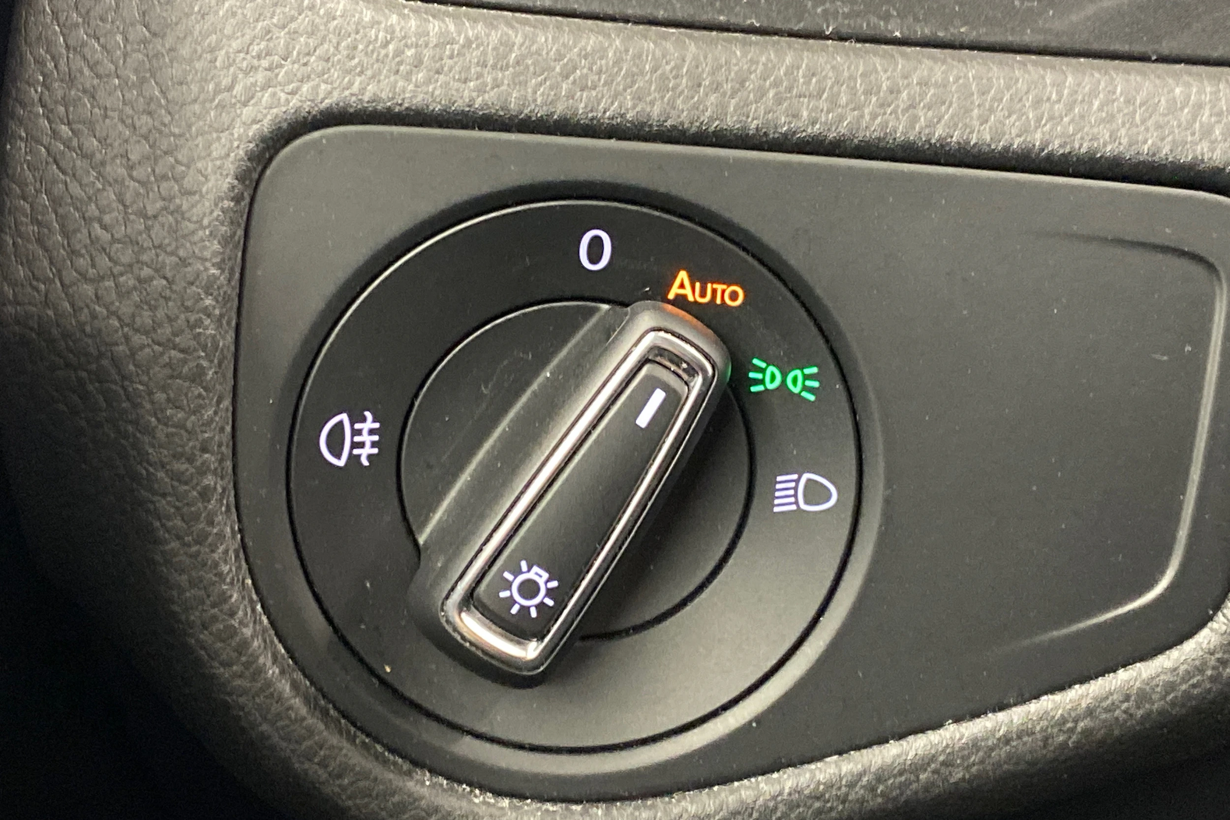 Sininen Volkswagen GOLF 2018 kuva 19.