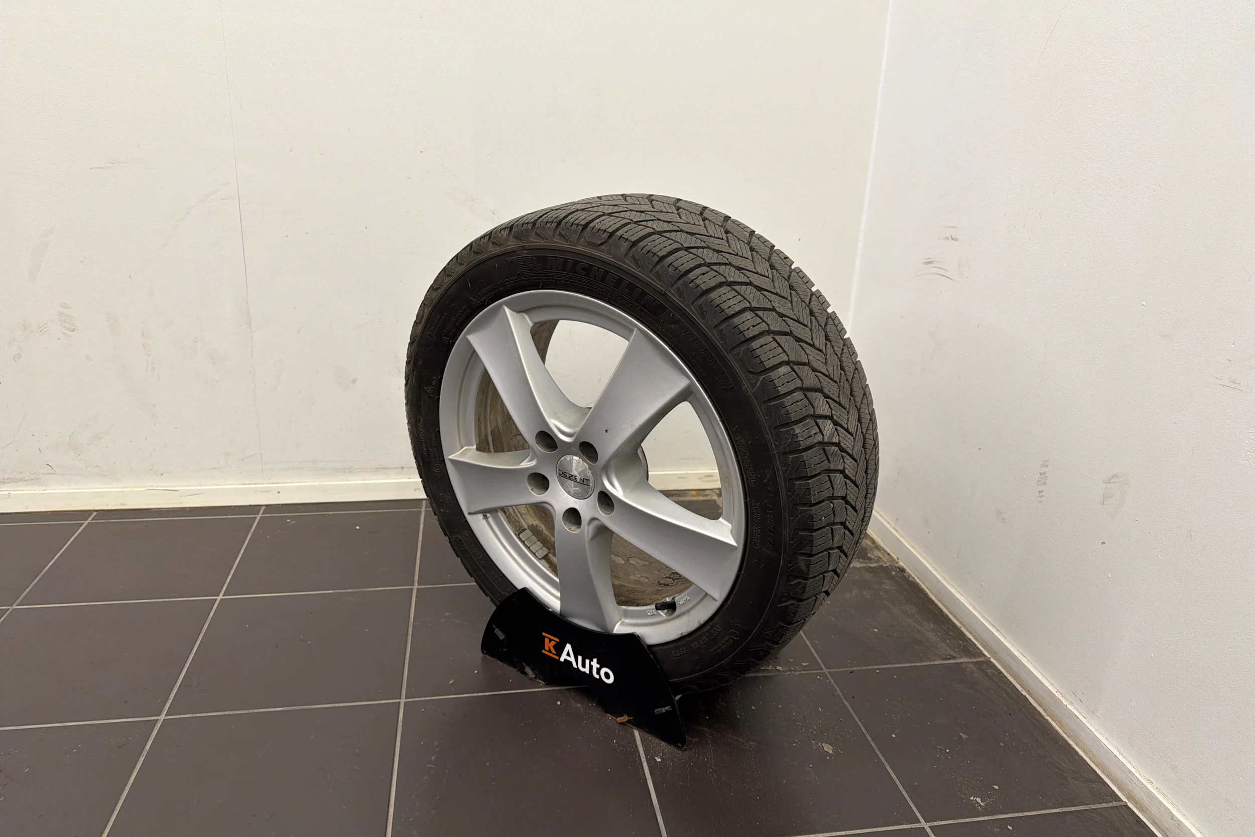 punainen Volkswagen Golf 2018 kuva 10.