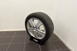 punainen Volkswagen Golf 2018 kuva 10.