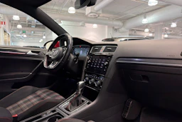 punainen Volkswagen Golf 2018 kuva 13.
