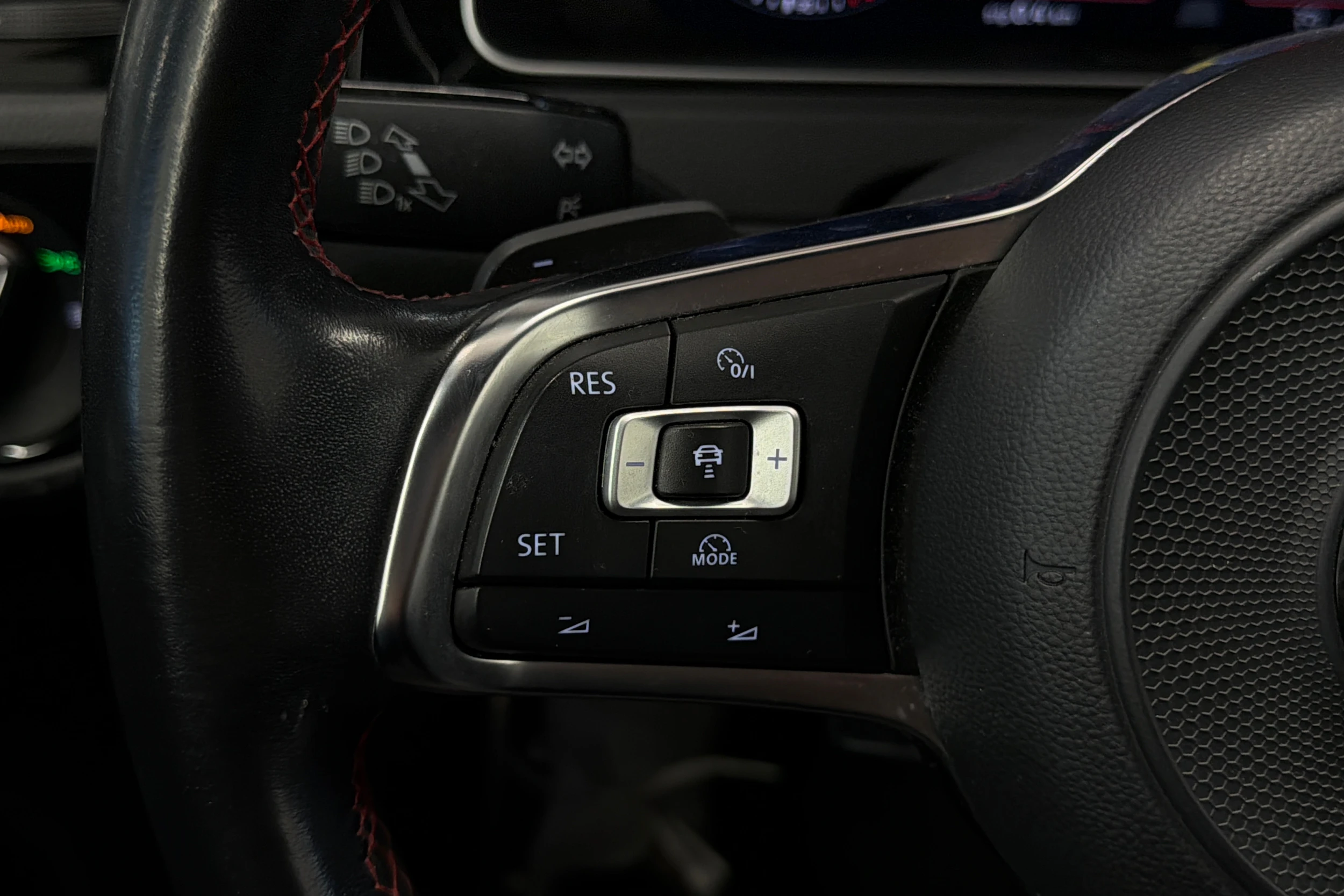 punainen Volkswagen Golf 2018 kuva 15.