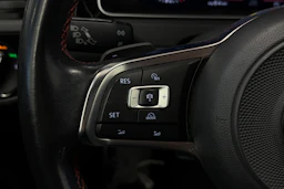 punainen Volkswagen Golf 2018 kuva 15.