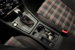 punainen Volkswagen Golf 2018 kuva 20.