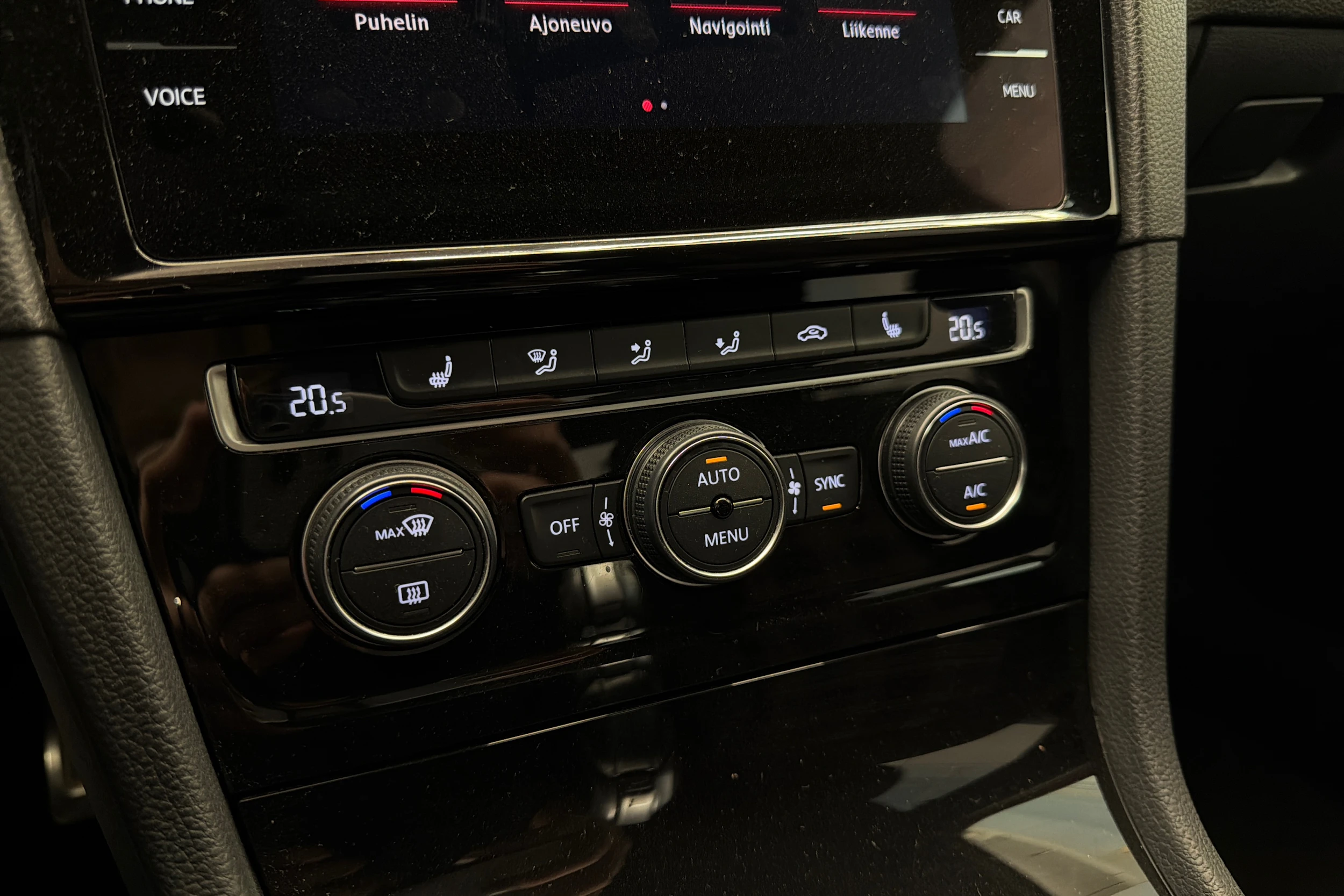 punainen Volkswagen Golf 2018 kuva 22.