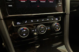 punainen Volkswagen Golf 2018 kuva 22.