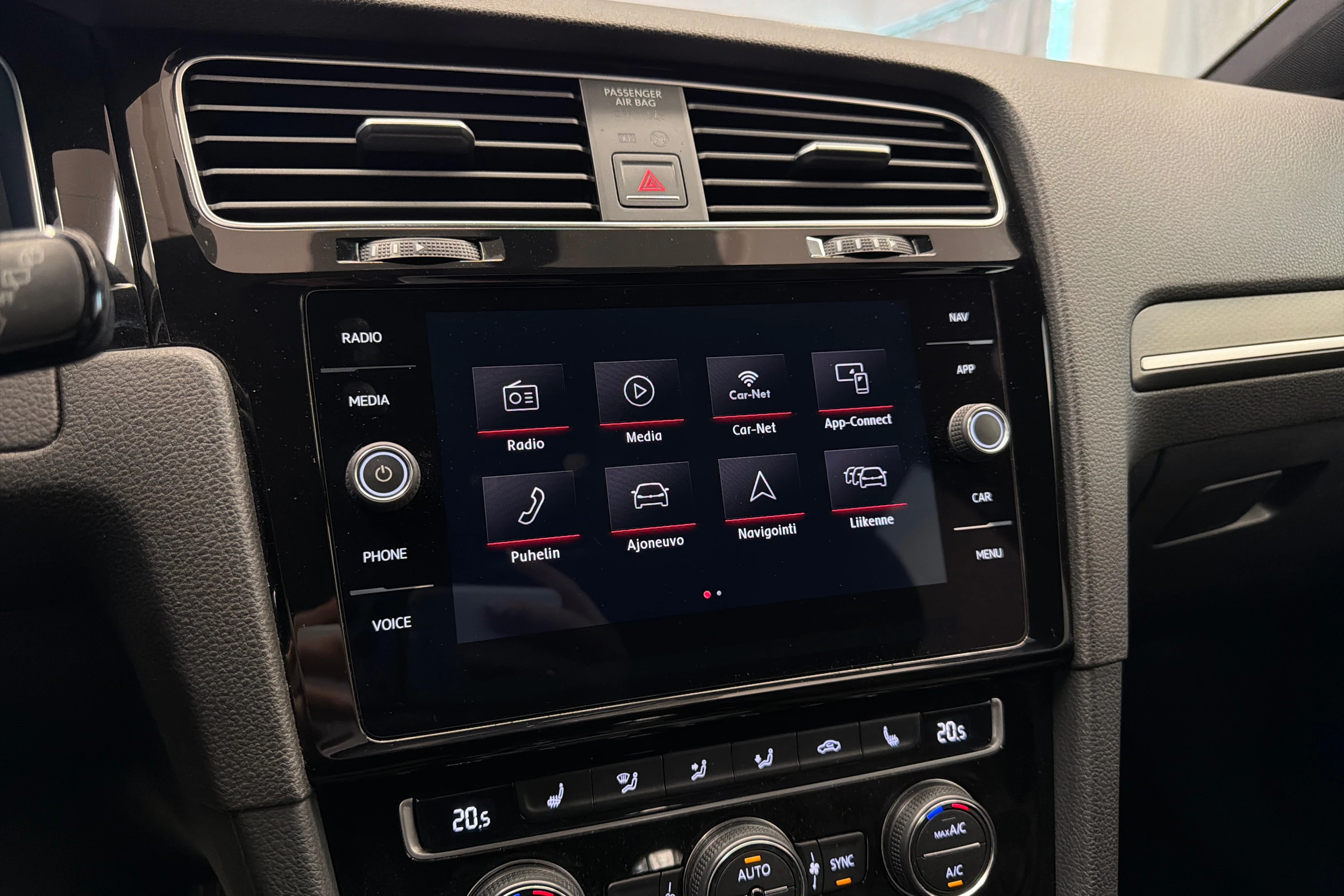 punainen Volkswagen Golf 2018 kuva 23.