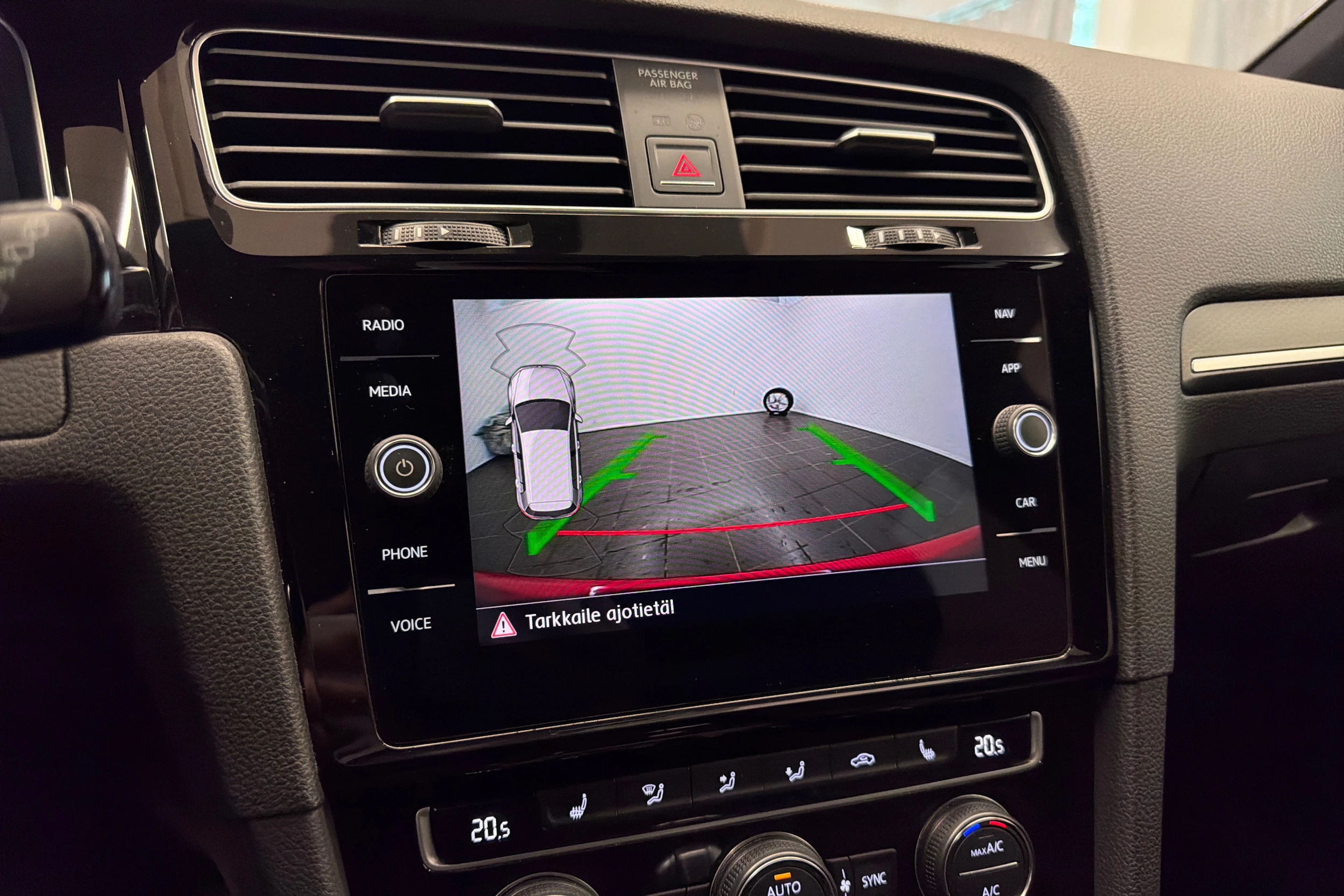punainen Volkswagen Golf 2018 kuva 24.