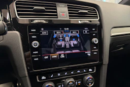punainen Volkswagen Golf 2018 kuva 28.