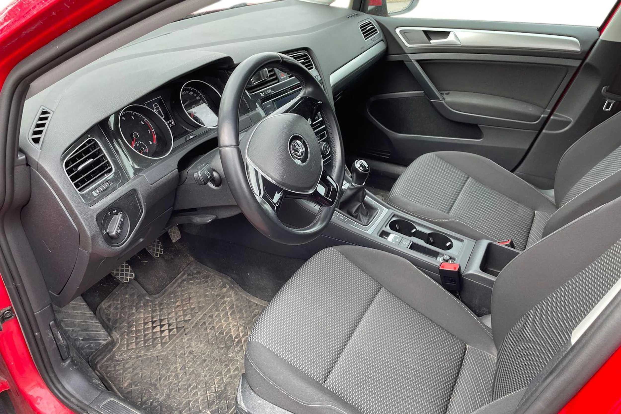 punainen Volkswagen Golf 2018 kuva 3.