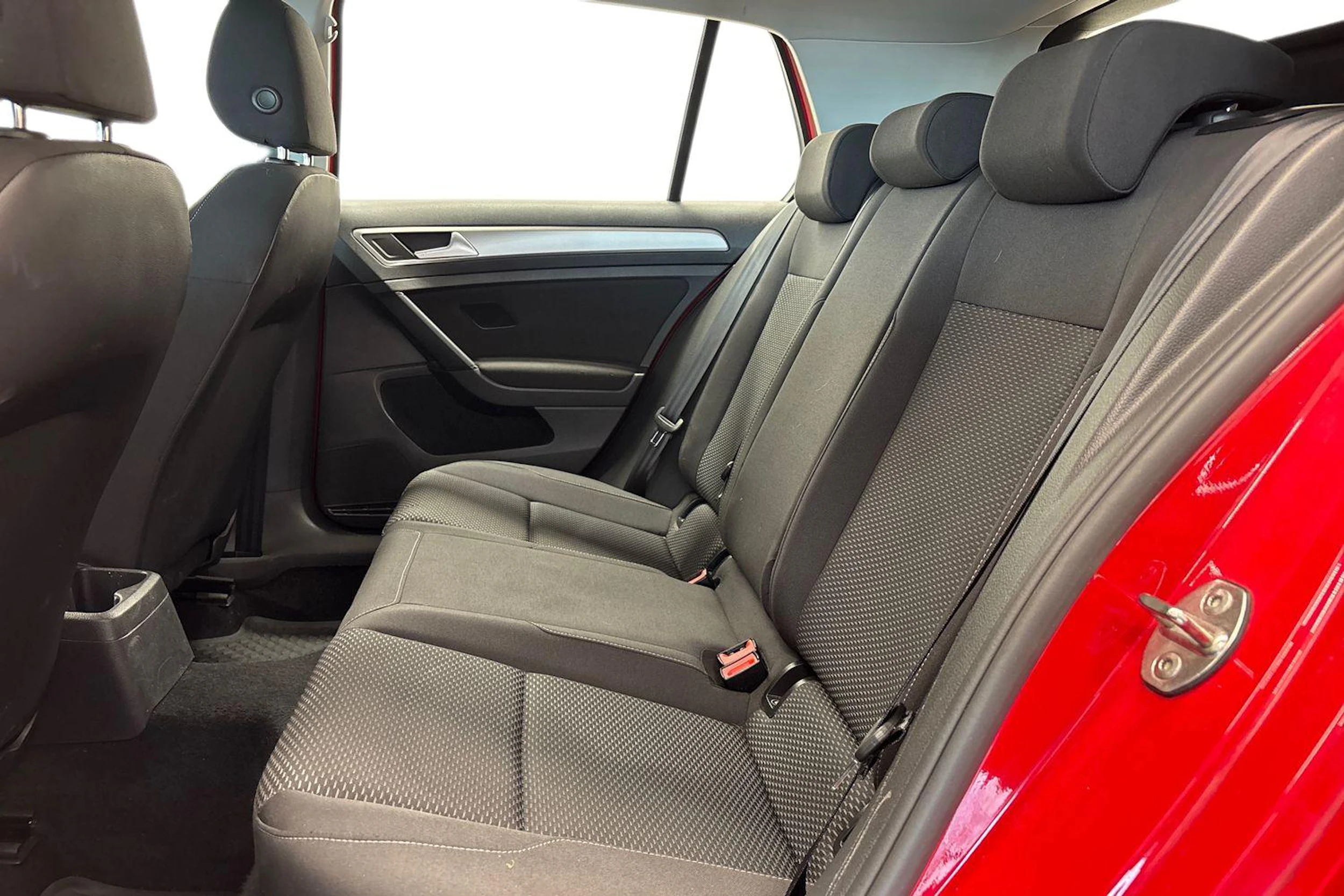 punainen Volkswagen Golf 2018 kuva 11.