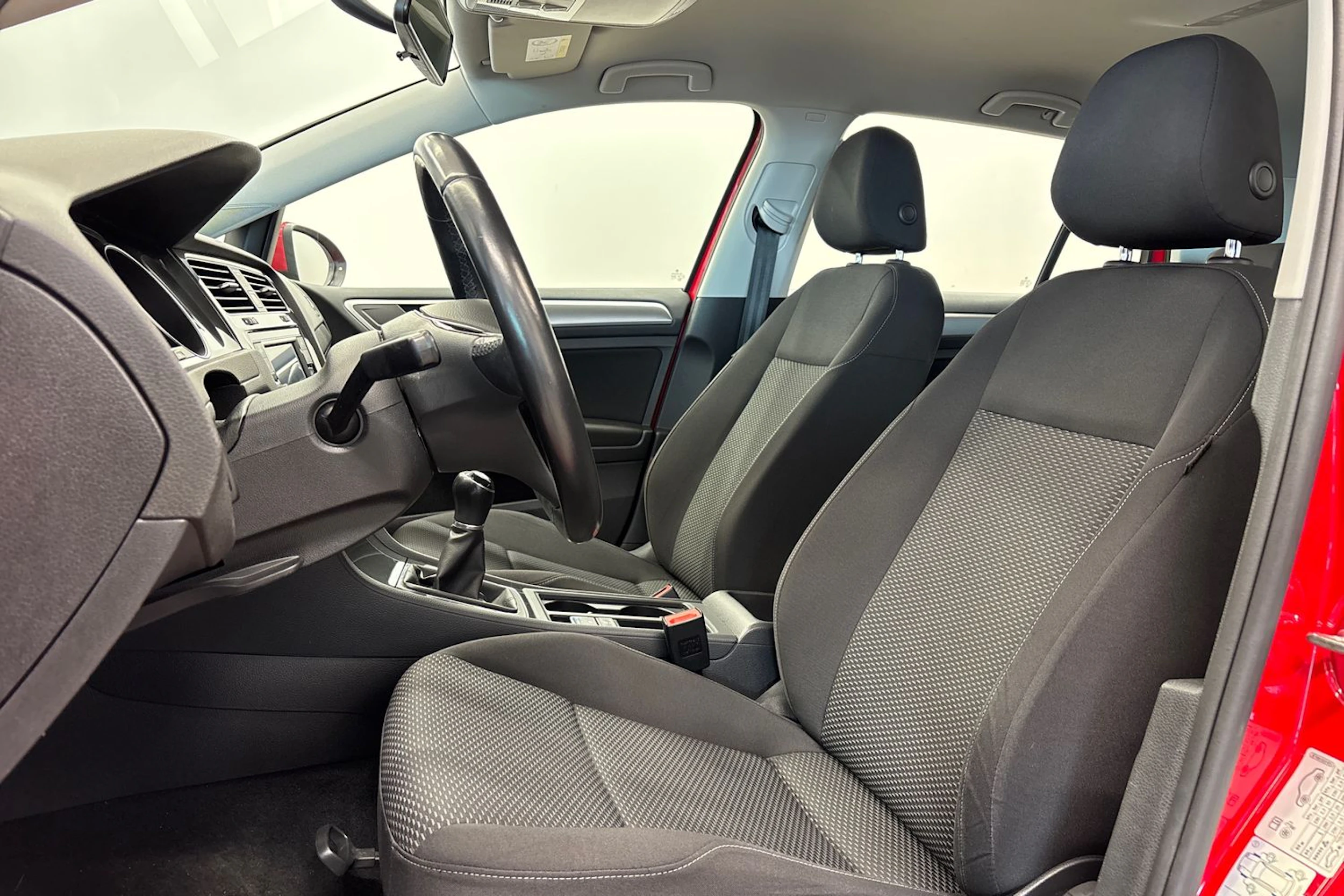 punainen Volkswagen Golf 2018 kuva 15.
