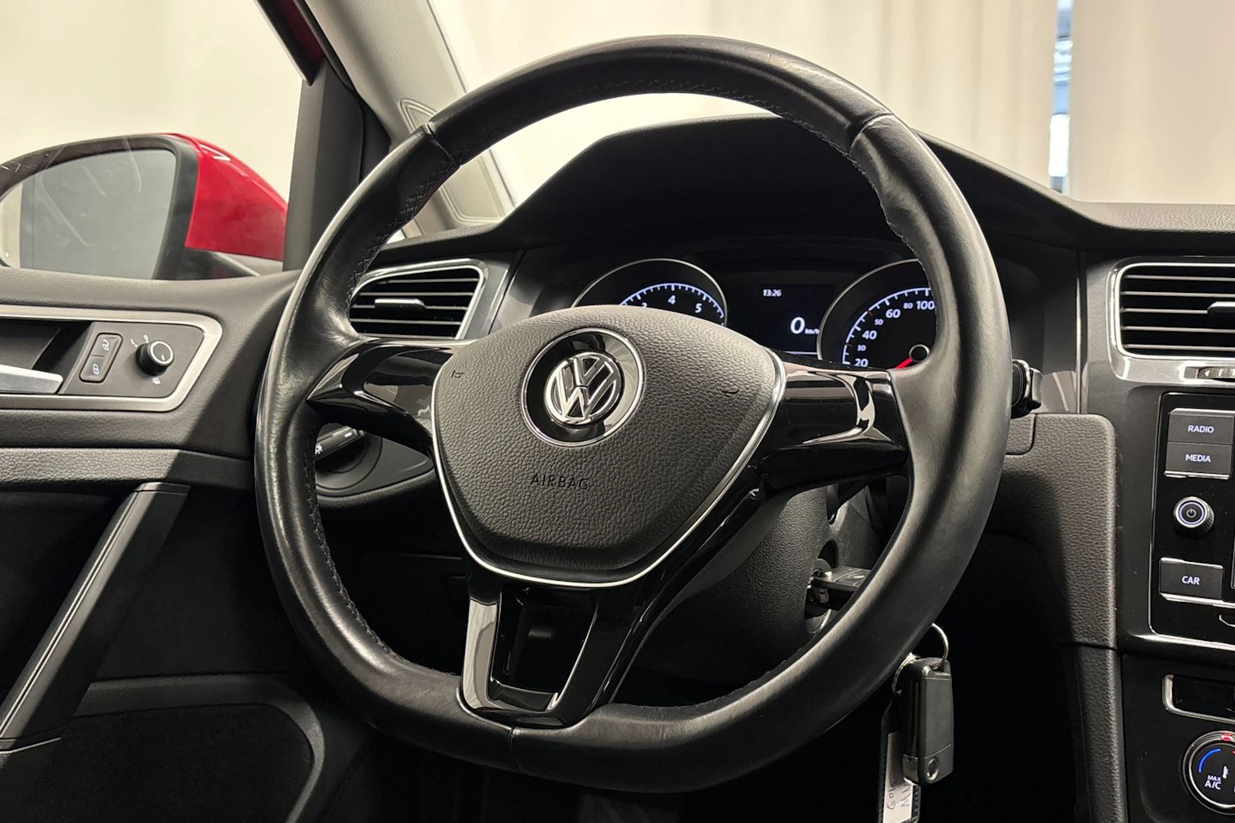 punainen Volkswagen Golf 2018 kuva 16.