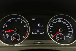 punainen Volkswagen Golf 2018 kuva 17.