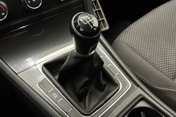 punainen Volkswagen Golf 2018 kuva 19.