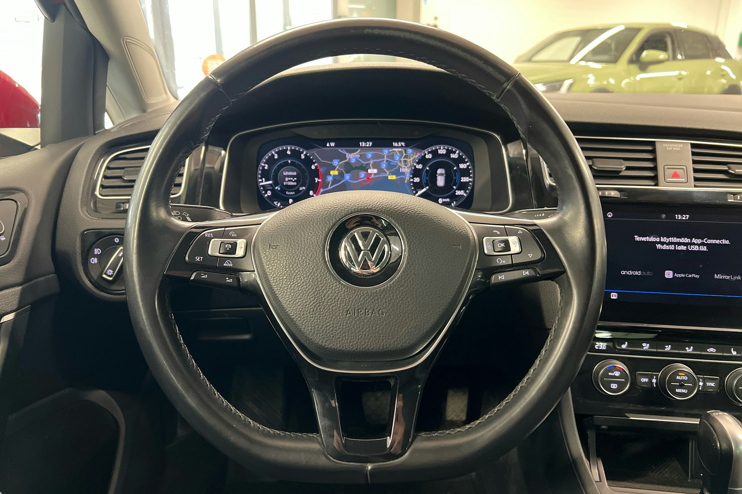 punainen Volkswagen Golf 2018 kuva 10.