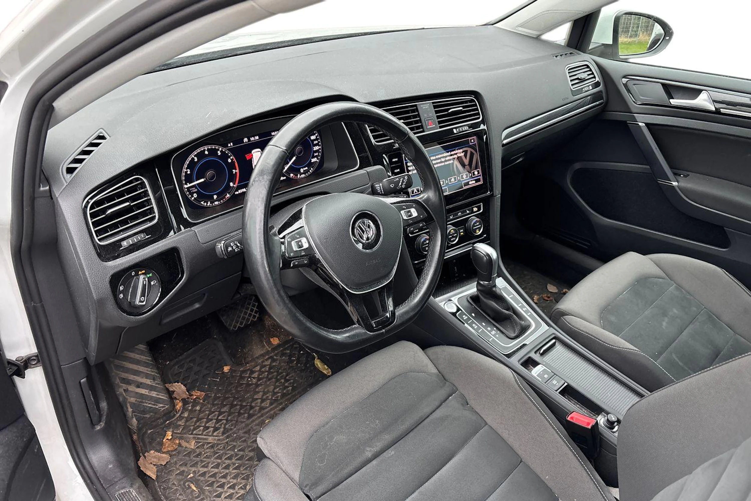 valkoinen Volkswagen Golf 2018 kuva 3.
