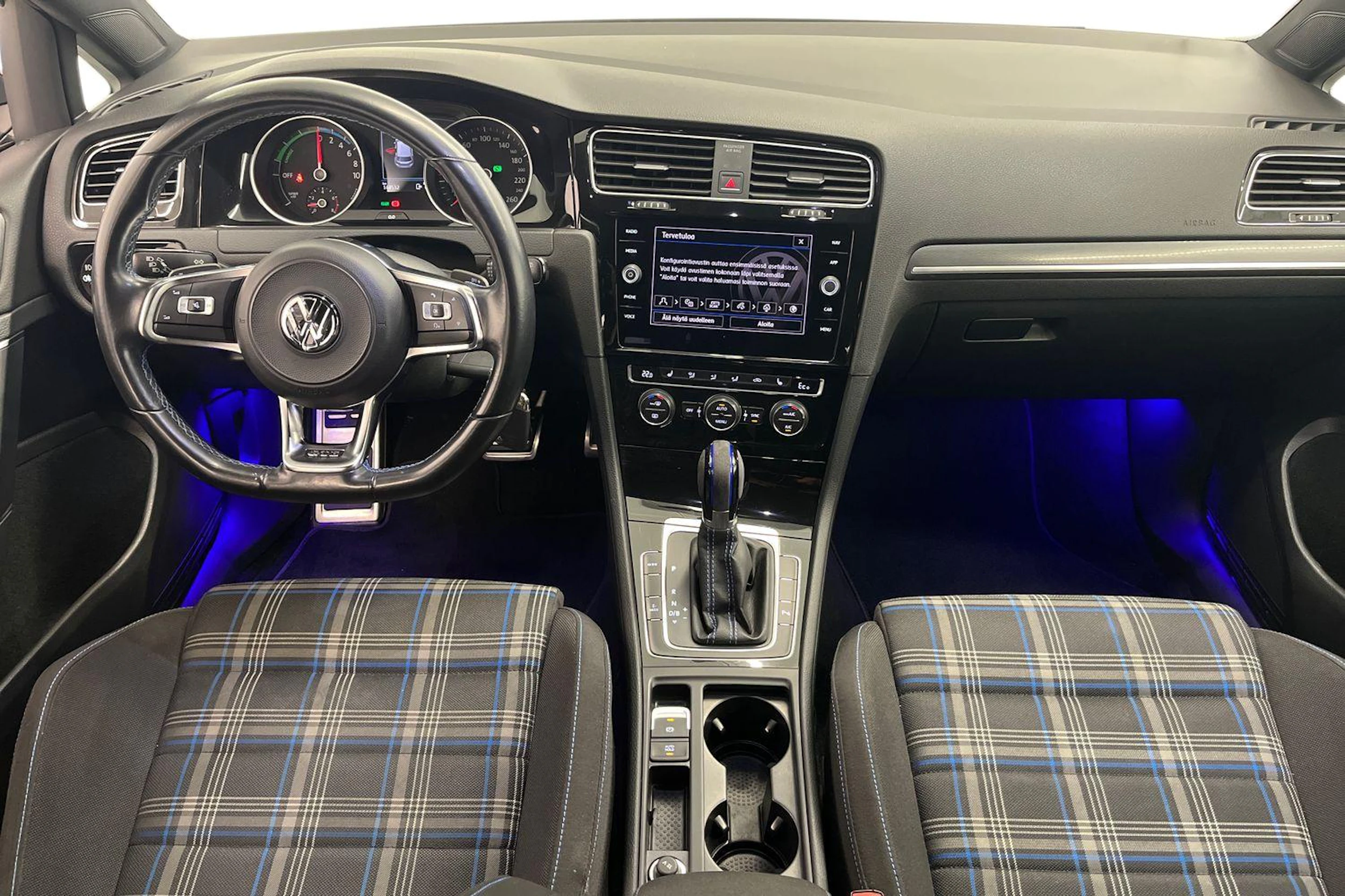 Valkoinen Volkswagen GOLF 2018 kuva 7.