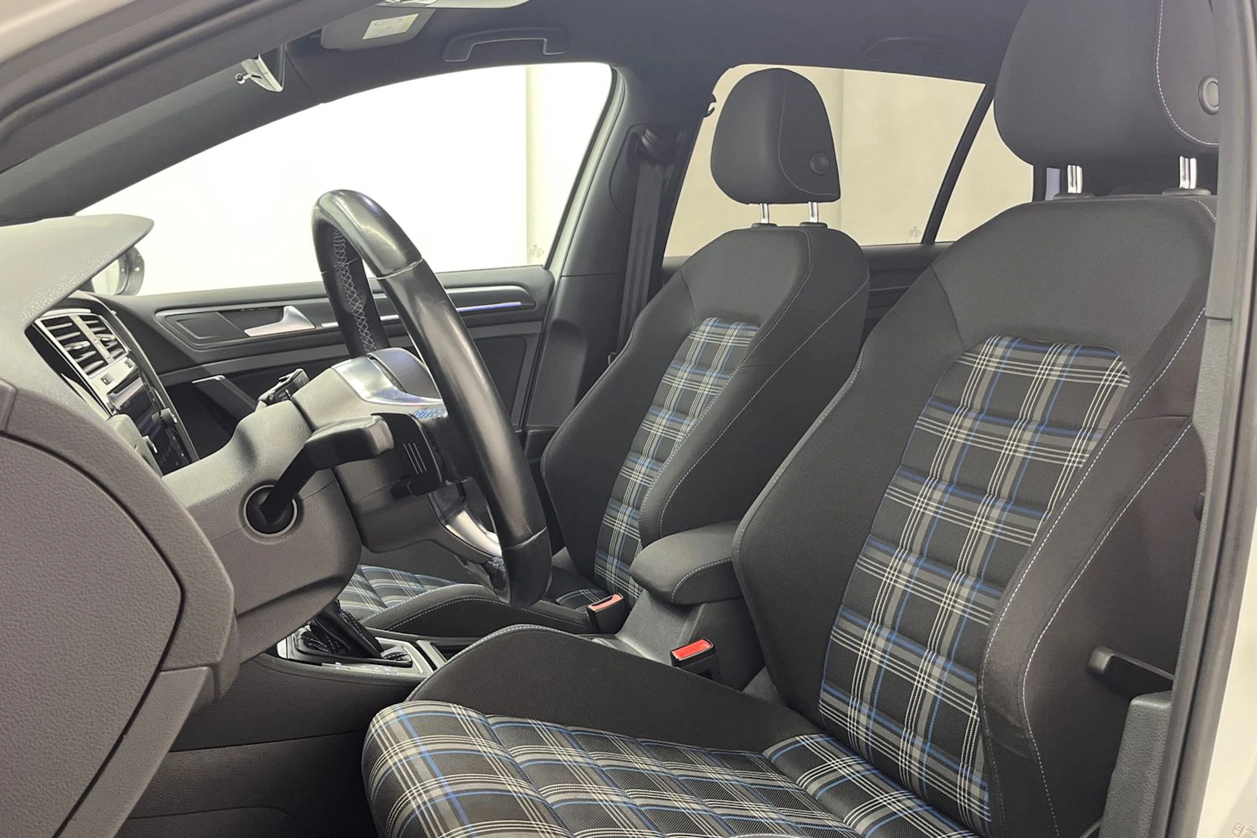 Valkoinen Volkswagen GOLF 2018 kuva 12.