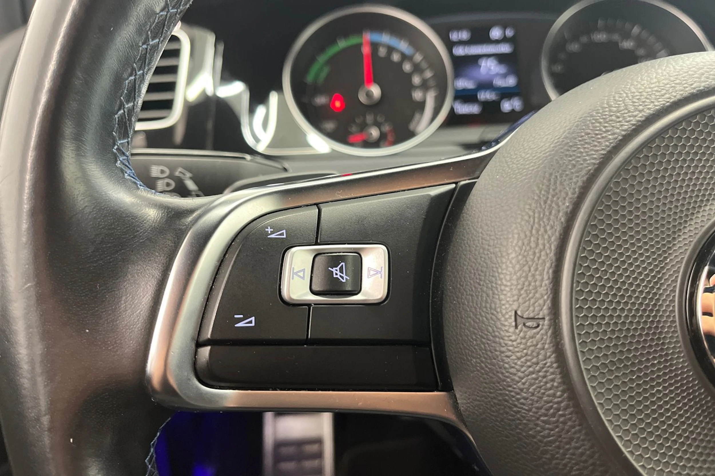 Valkoinen Volkswagen GOLF 2018 kuva 14.