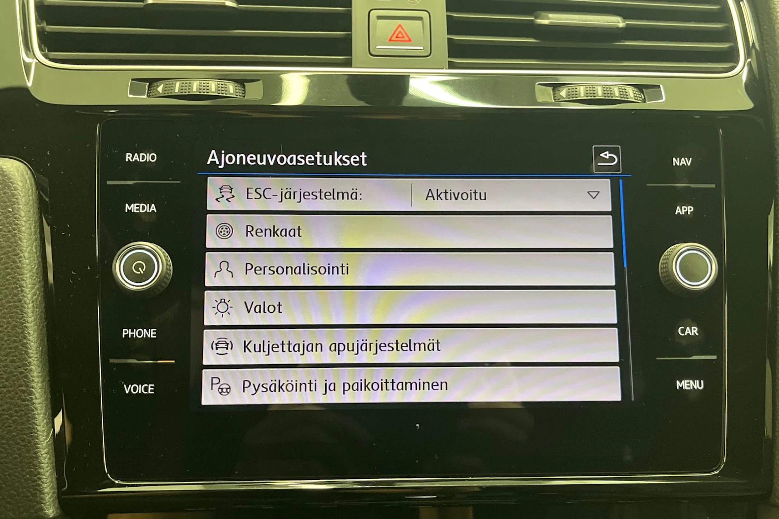 Valkoinen Volkswagen GOLF 2018 kuva 18.