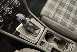 Valkoinen Volkswagen GOLF 2018 kuva 21.
