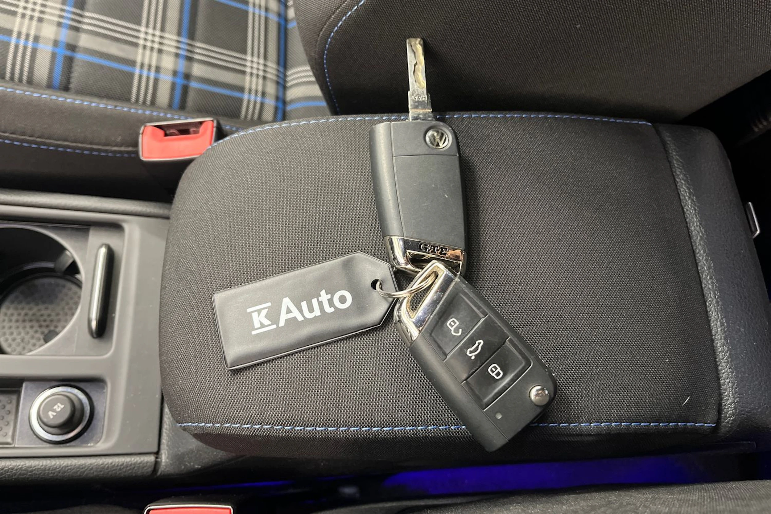 Valkoinen Volkswagen GOLF 2018 kuva 22.