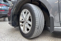 harmaa Volkswagen Golf 2018 kuva 13.