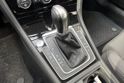 harmaa Volkswagen Golf 2018 kuva 22.