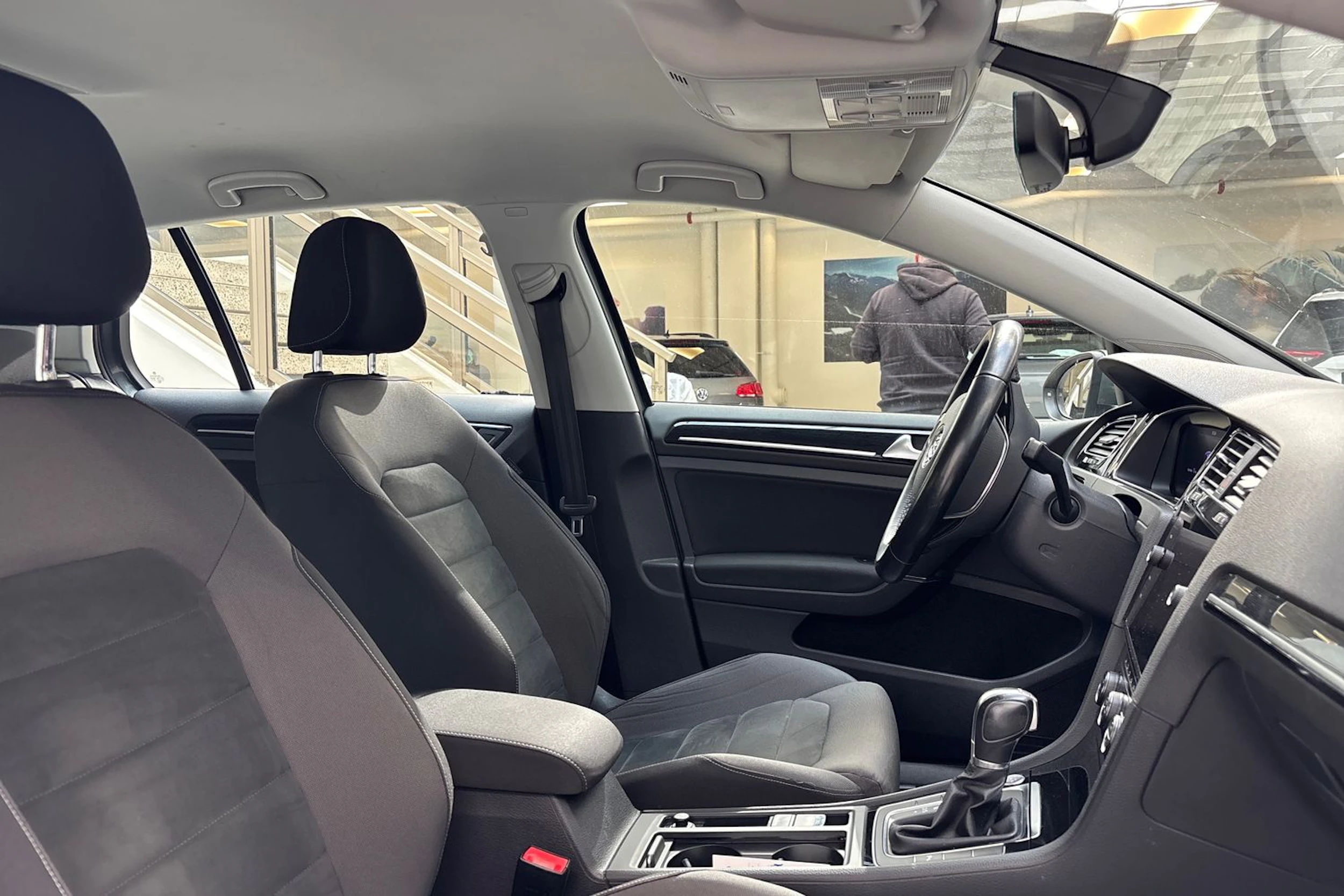 harmaa Volkswagen Golf 2018 kuva 25.
