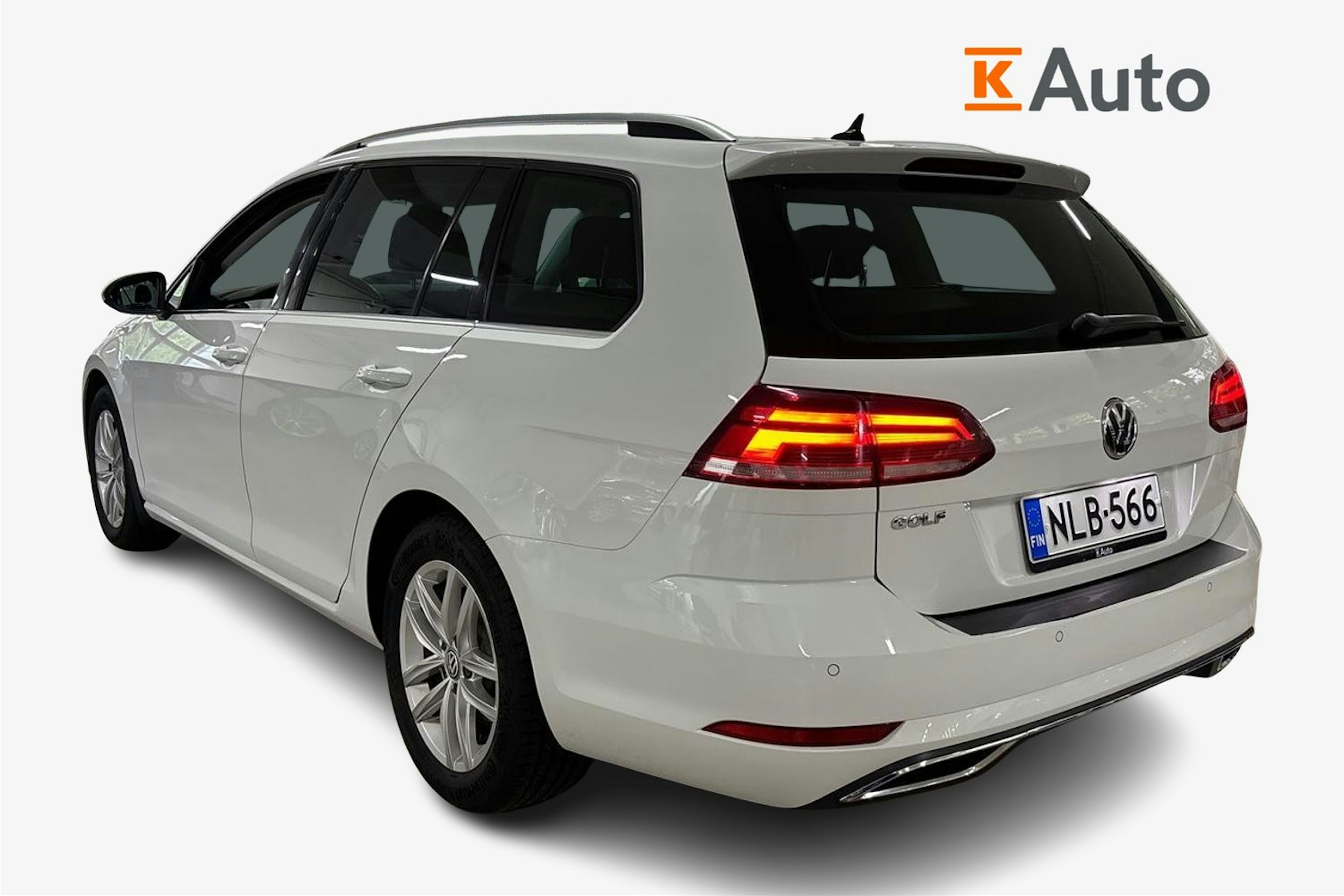 valkoinen Volkswagen Golf 2018 kuva 2.