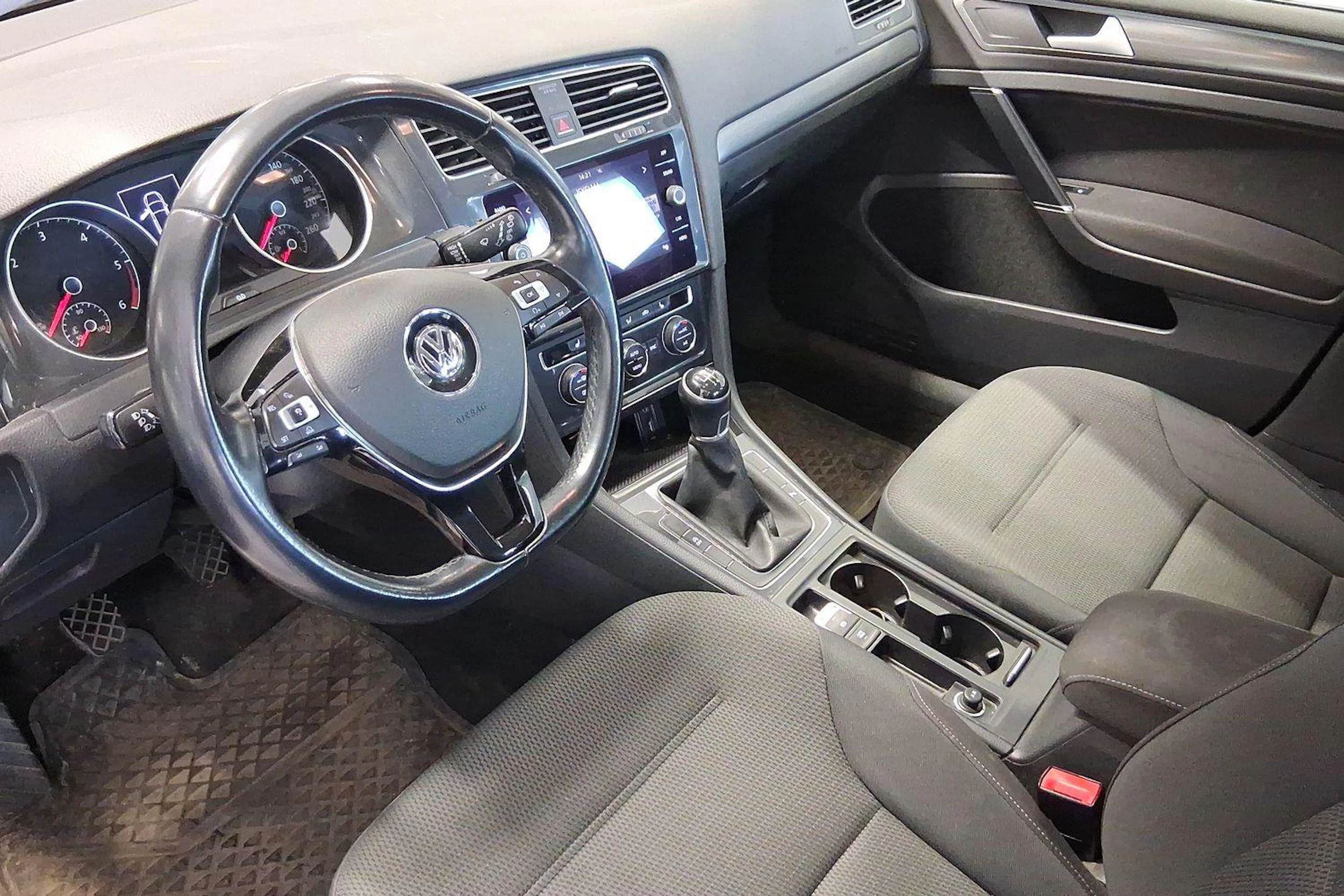 harmaa Volkswagen Golf 2018 kuva 3.