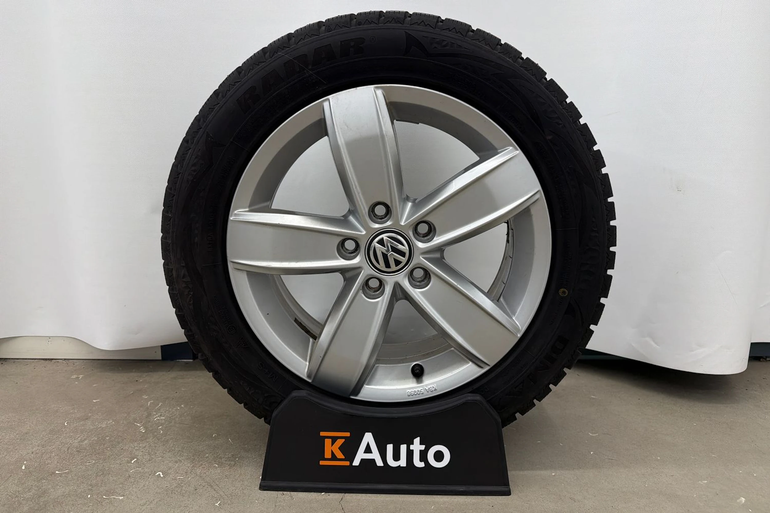 valkoinen Volkswagen Golf 2018 kuva 11.